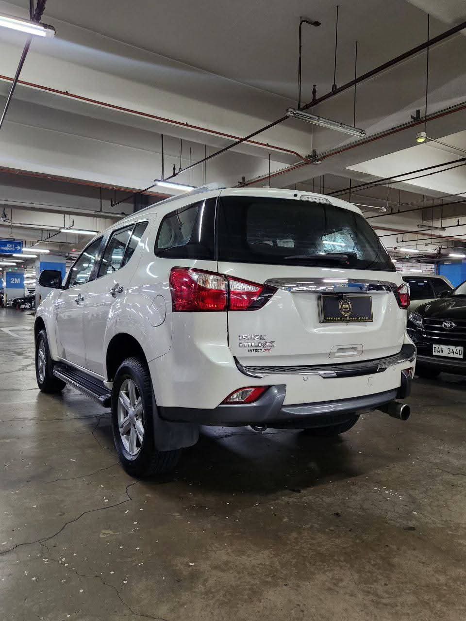 2016 Isuzu MUX LS-A 2.5L 4X2 DSL MT