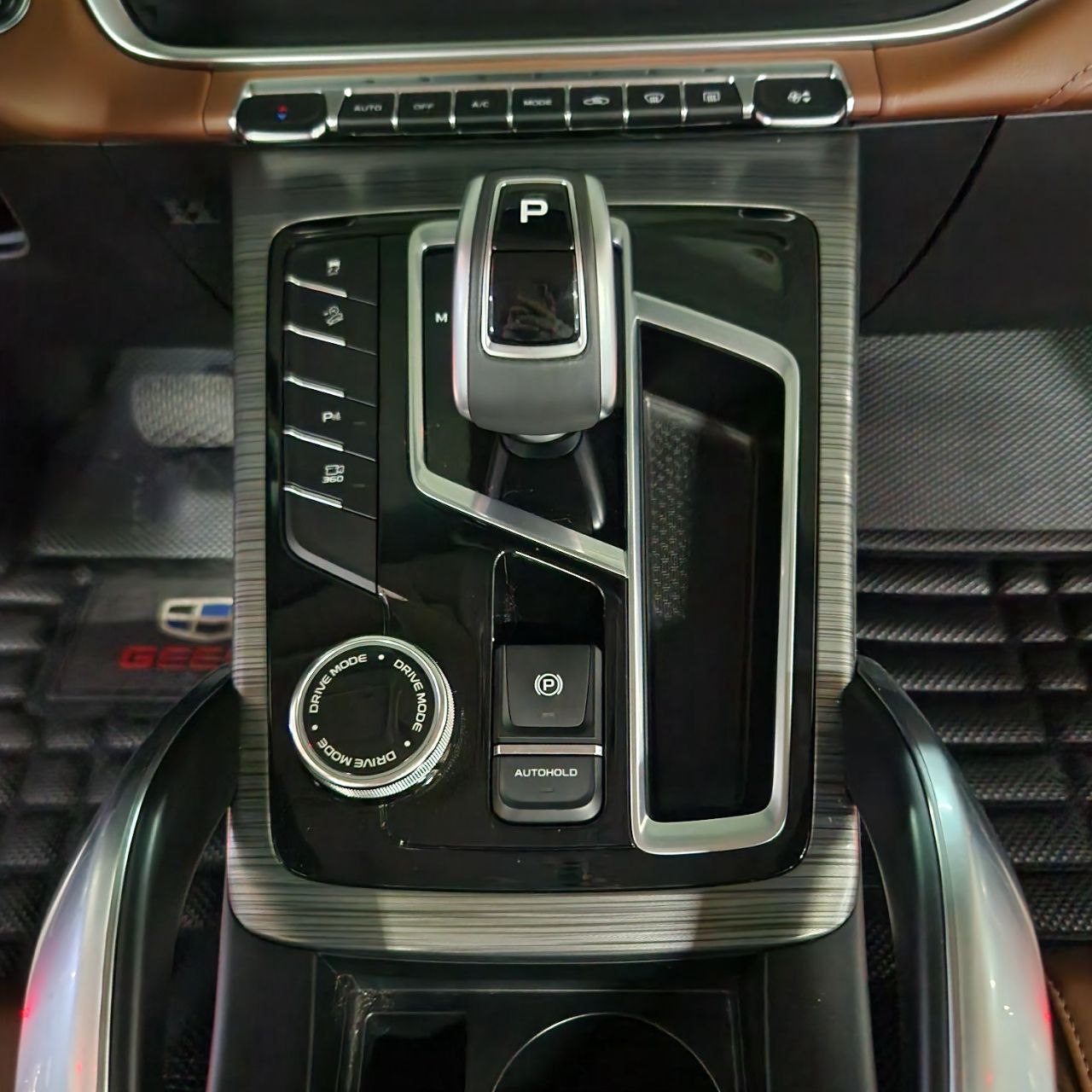 
								2023 Geely Azkarra Luxury 1.5L 4WD Hybrid AT SALE!!! full									