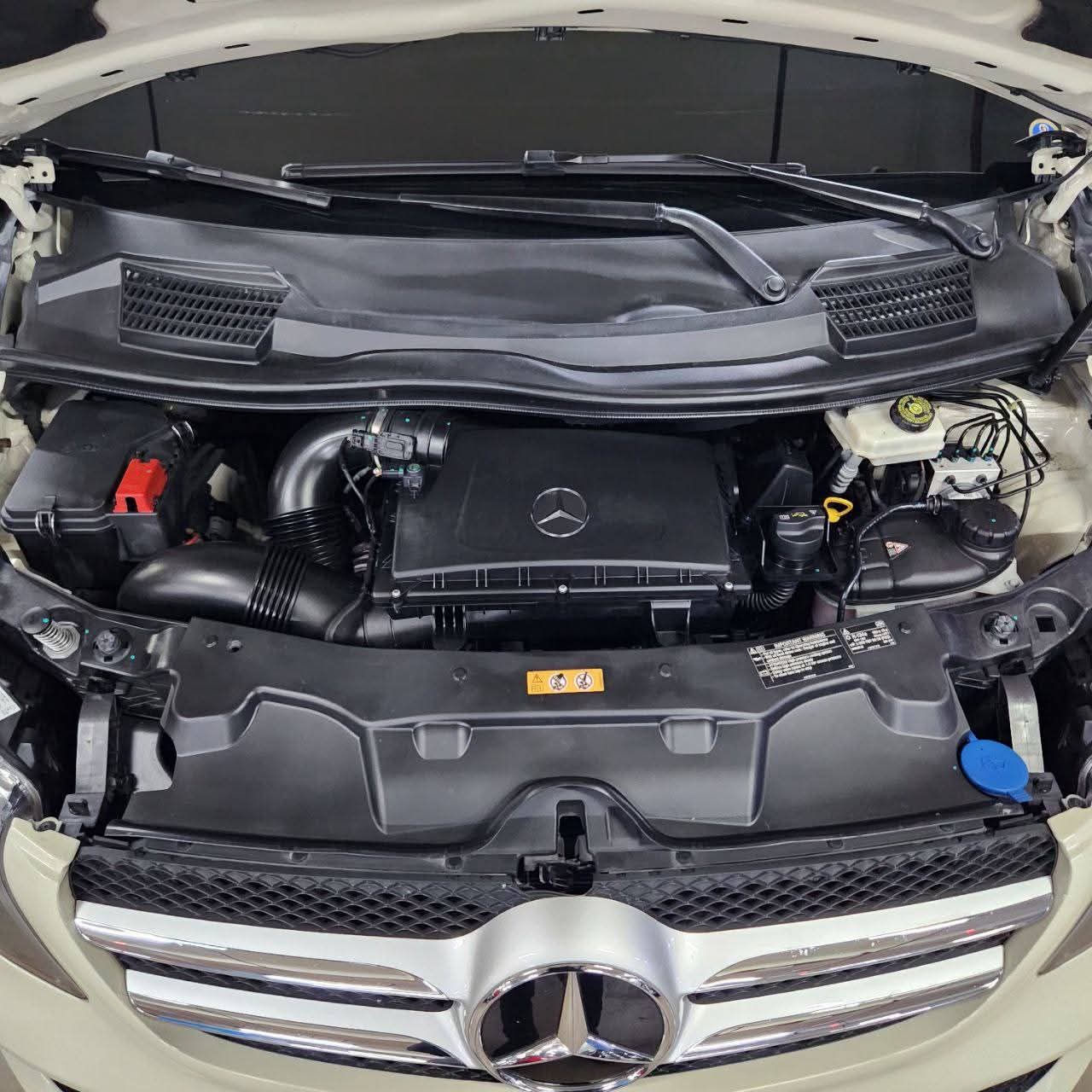
								2020 Mercedes-Benz Avantgarde V 220 CDI Base 2.0L DSL AT SALE!!! full									