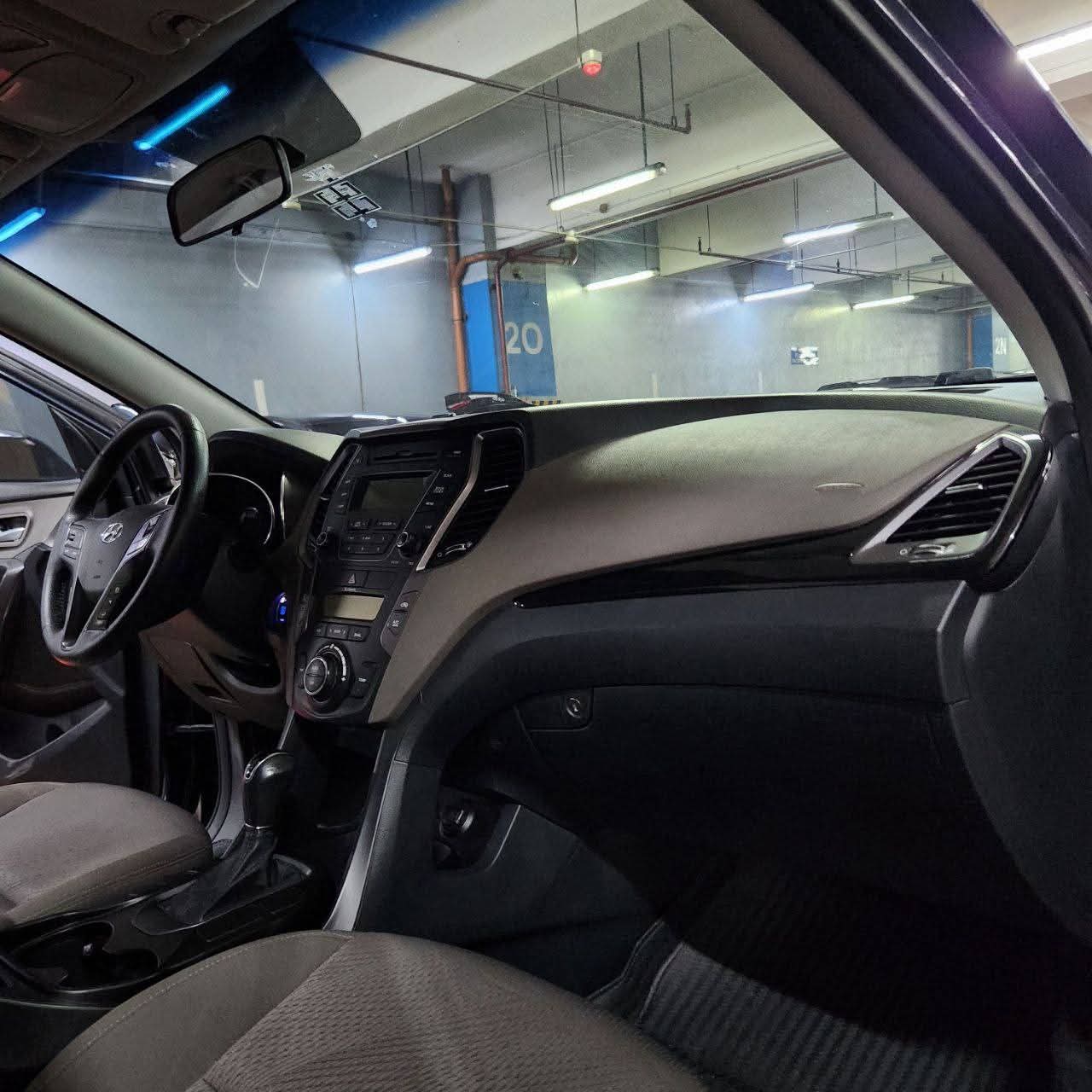 
								2015 Hyundai Santa Fe 2.2L DSL AT full									