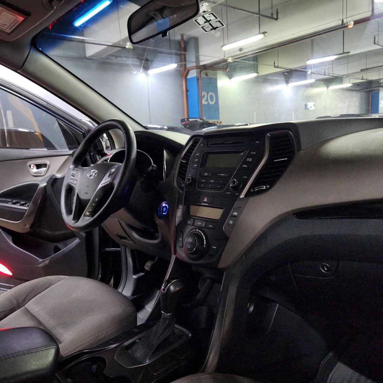 
								2015 Hyundai Santa Fe 2.2L DSL AT full									