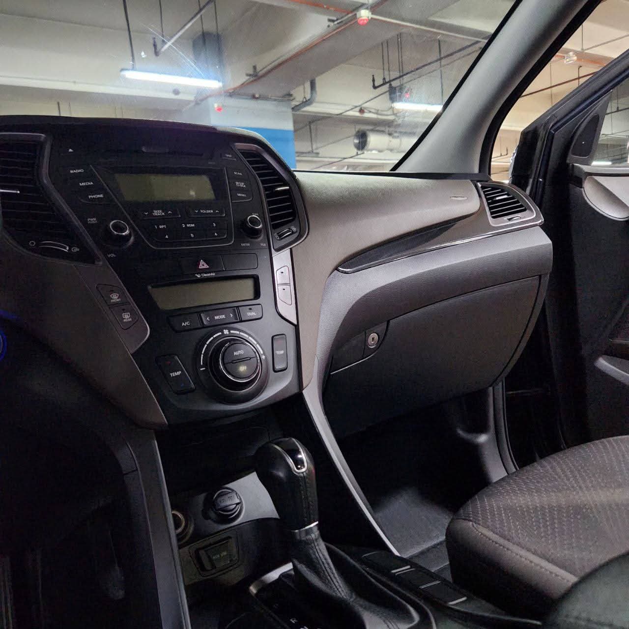 
								2015 Hyundai Santa Fe 2.2L DSL AT full									