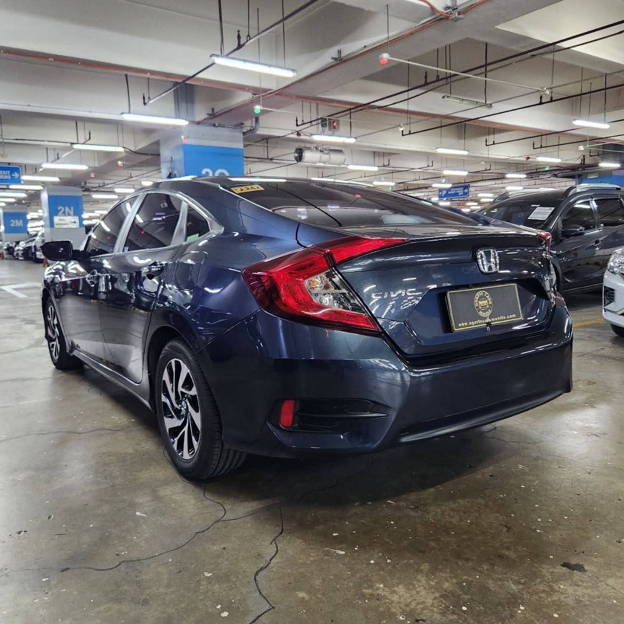 
								2018 Honda Civic 1.8L E CVT i-VTEC AT SALE!!! full									