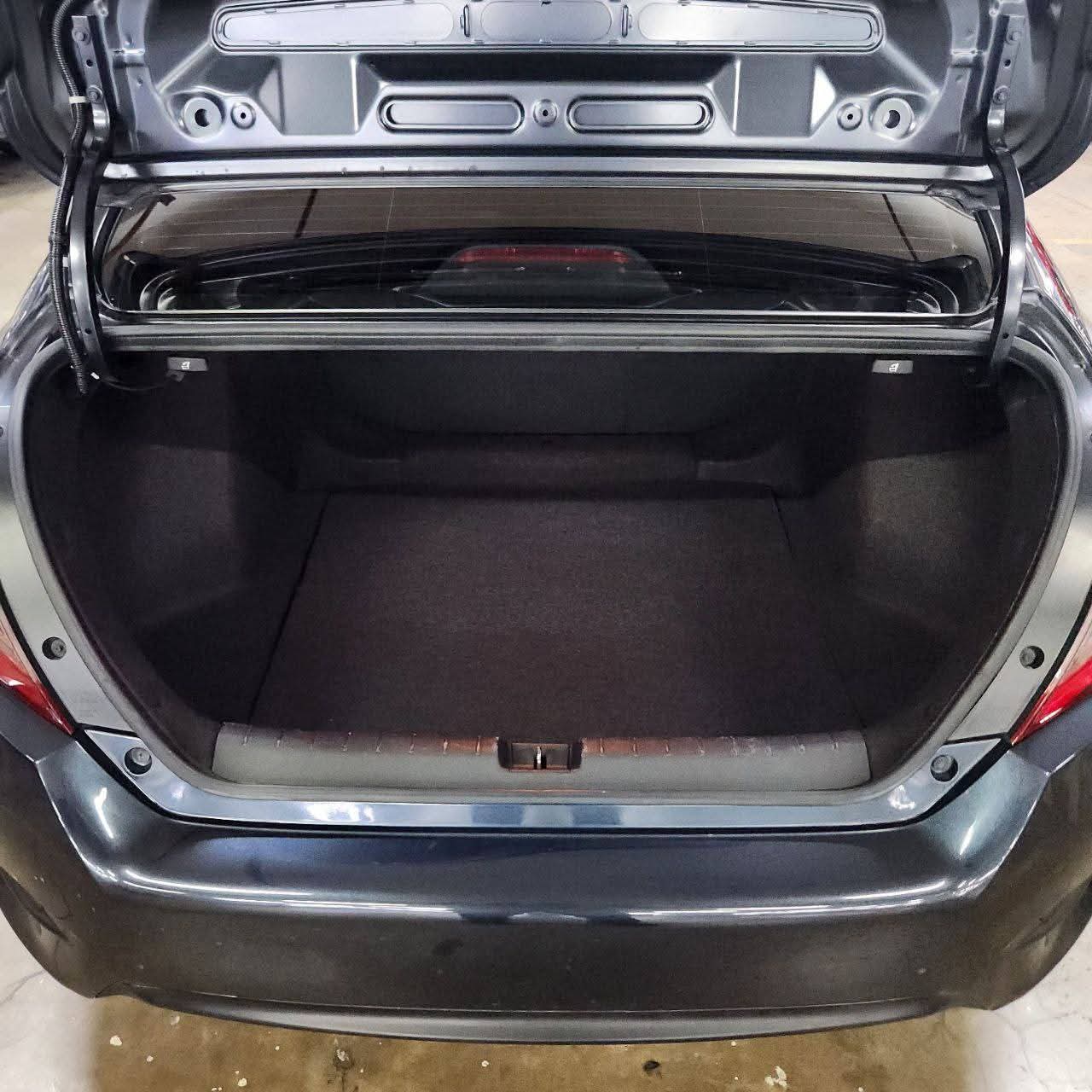 
								2018 Honda Civic 1.8L E CVT i-VTEC AT SALE!!! full									
