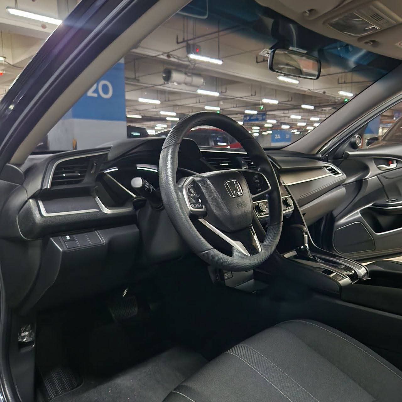 
								2018 Honda Civic 1.8L E CVT i-VTEC AT SALE!!! full									