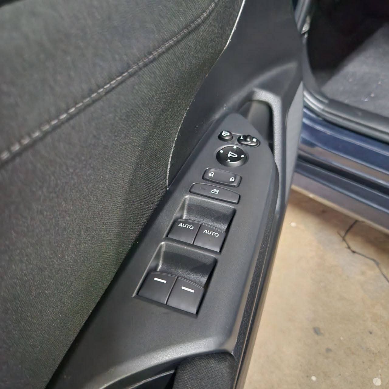
								2018 Honda Civic 1.8L E CVT i-VTEC AT SALE!!! full									
