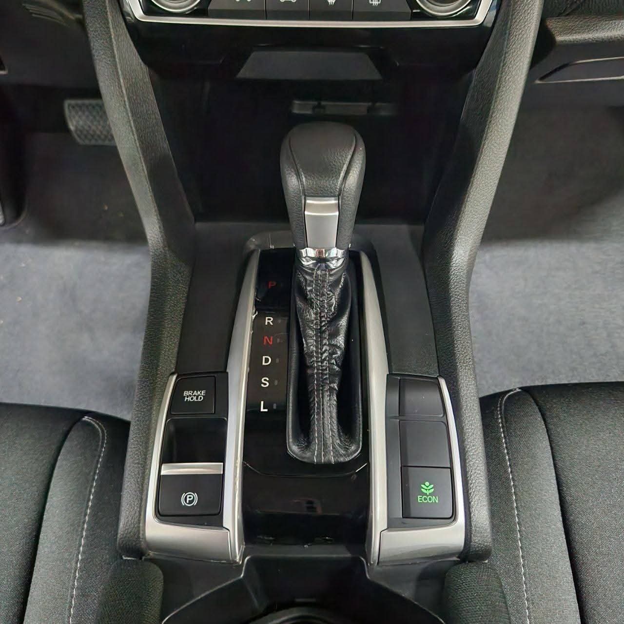 
								2018 Honda Civic 1.8L E CVT i-VTEC AT SALE!!! full									