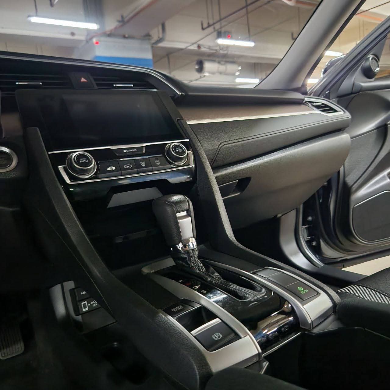 
								2018 Honda Civic 1.8L E CVT i-VTEC AT SALE!!! full									