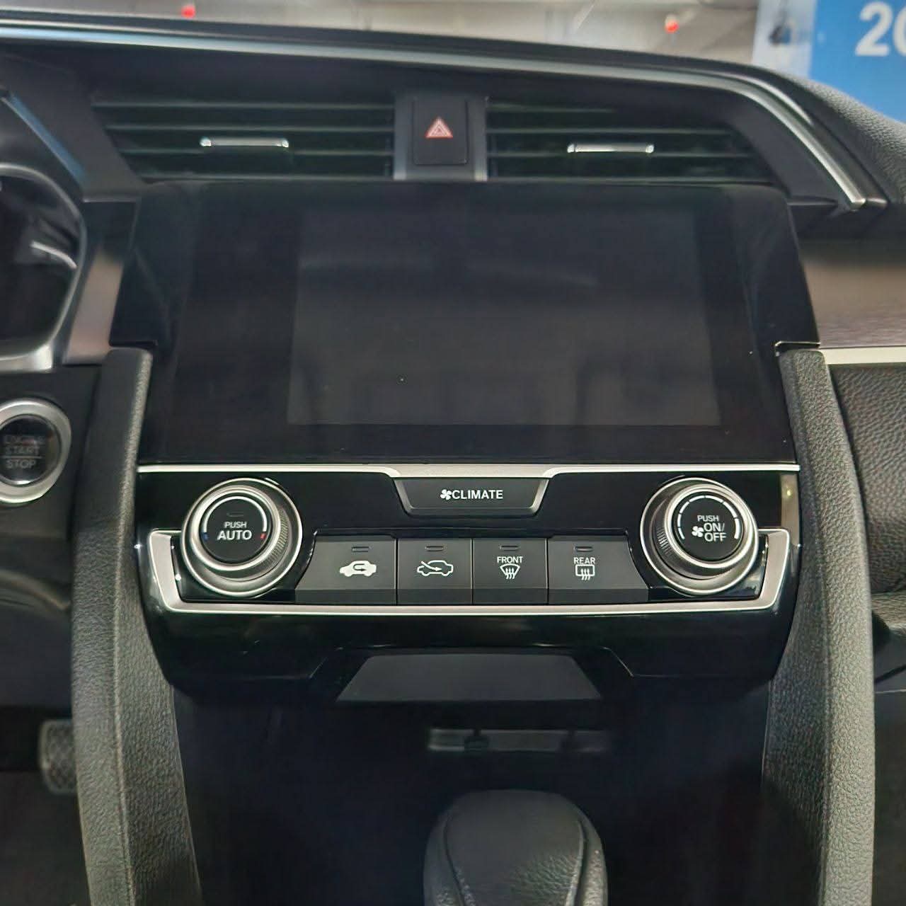 
								2018 Honda Civic 1.8L E CVT i-VTEC AT SALE!!! full									