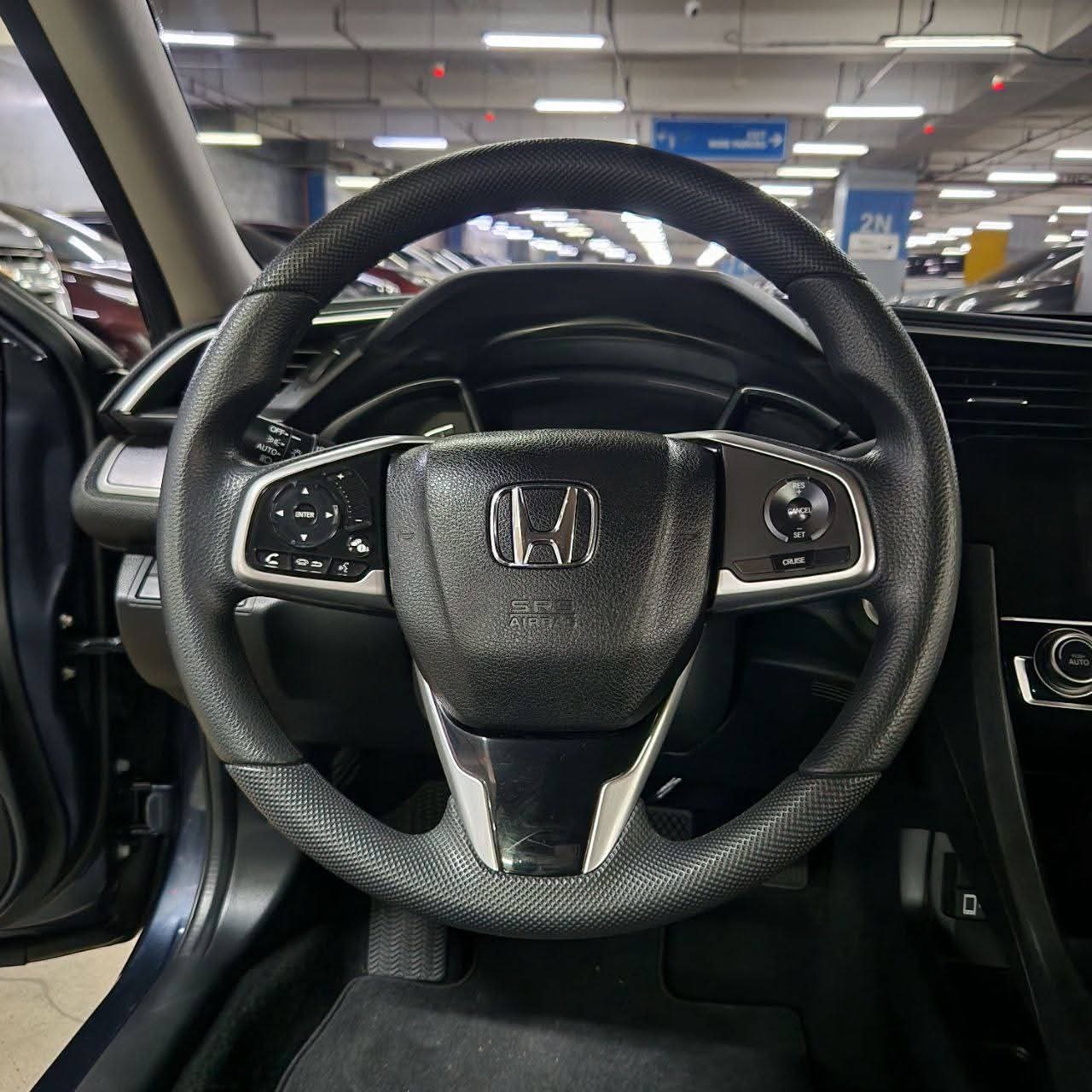 
								2018 Honda Civic 1.8L E CVT i-VTEC AT SALE!!! full									