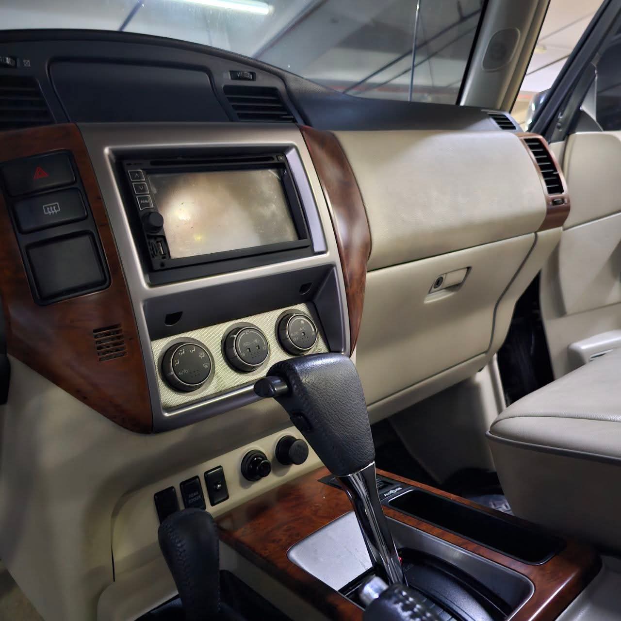 
								2014 Nissan Patrol Super Safari 4X4 3.0L DSL AT SALE!!! full									