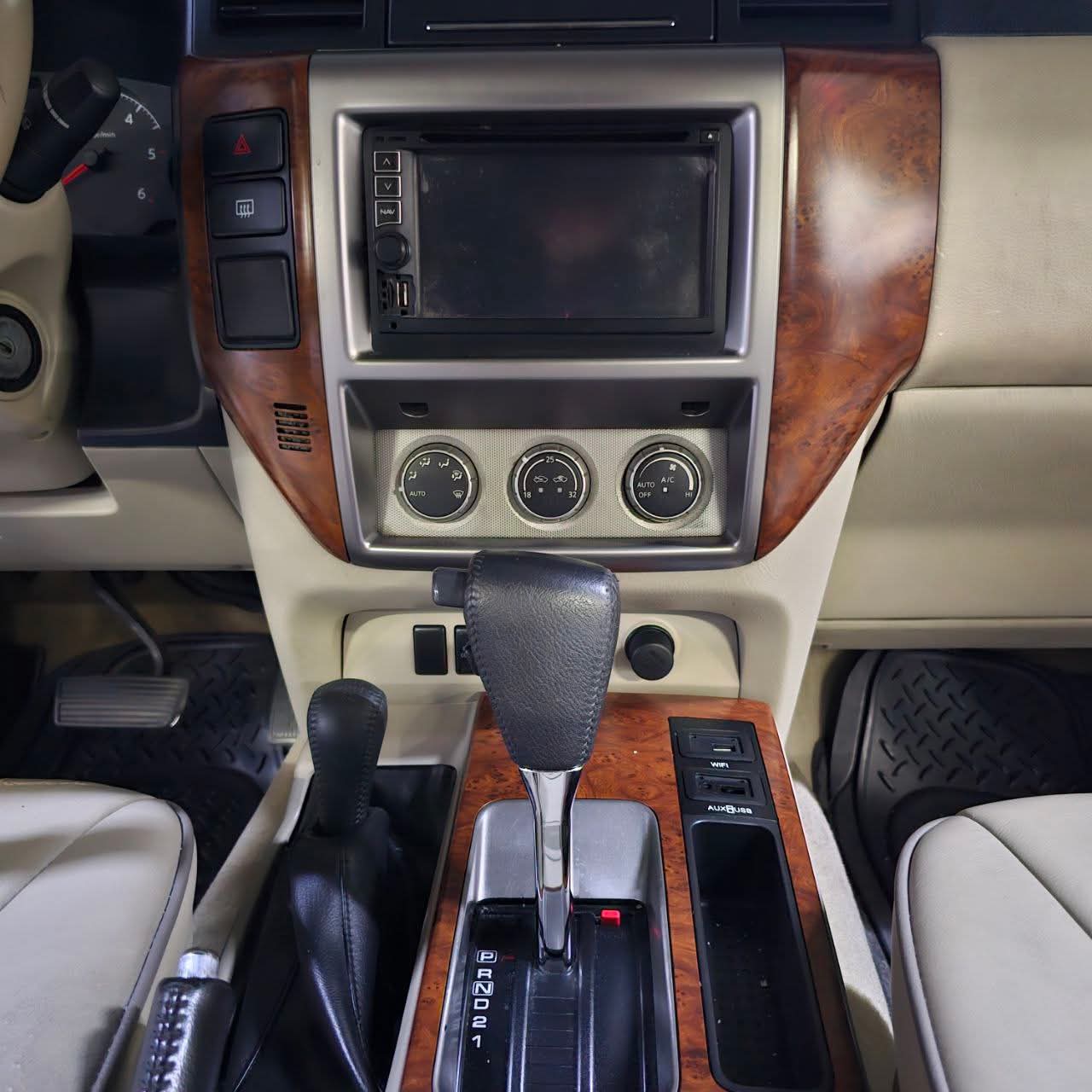 
								2014 Nissan Patrol Super Safari 4X4 3.0L DSL AT SALE!!! full									
