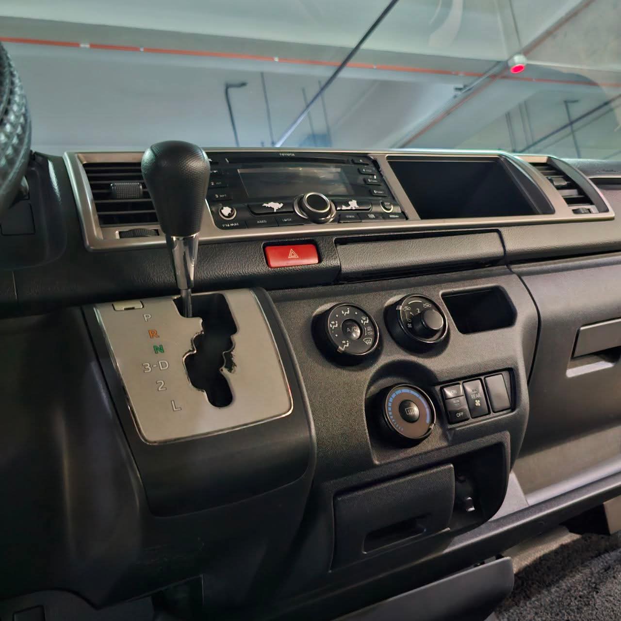 
								2017 Toyota Hiace GL Grandia 3.0L DSL AT SALE!!! full									