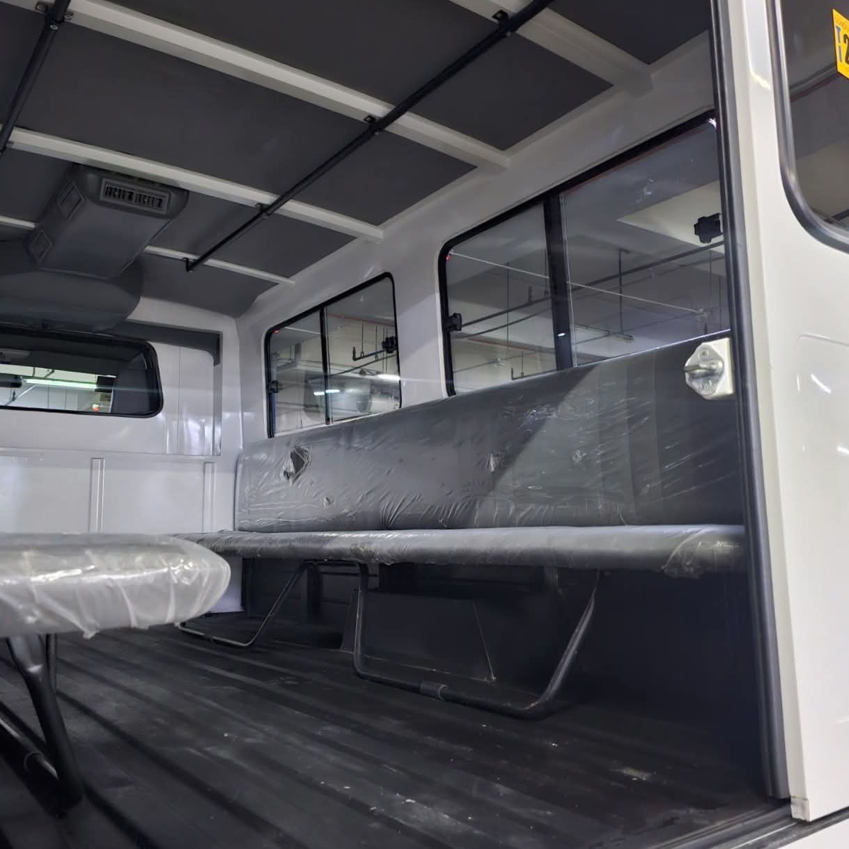 
								2025 Mitsubishi L300 Exceed FB Body 2.2L DSL MT full									