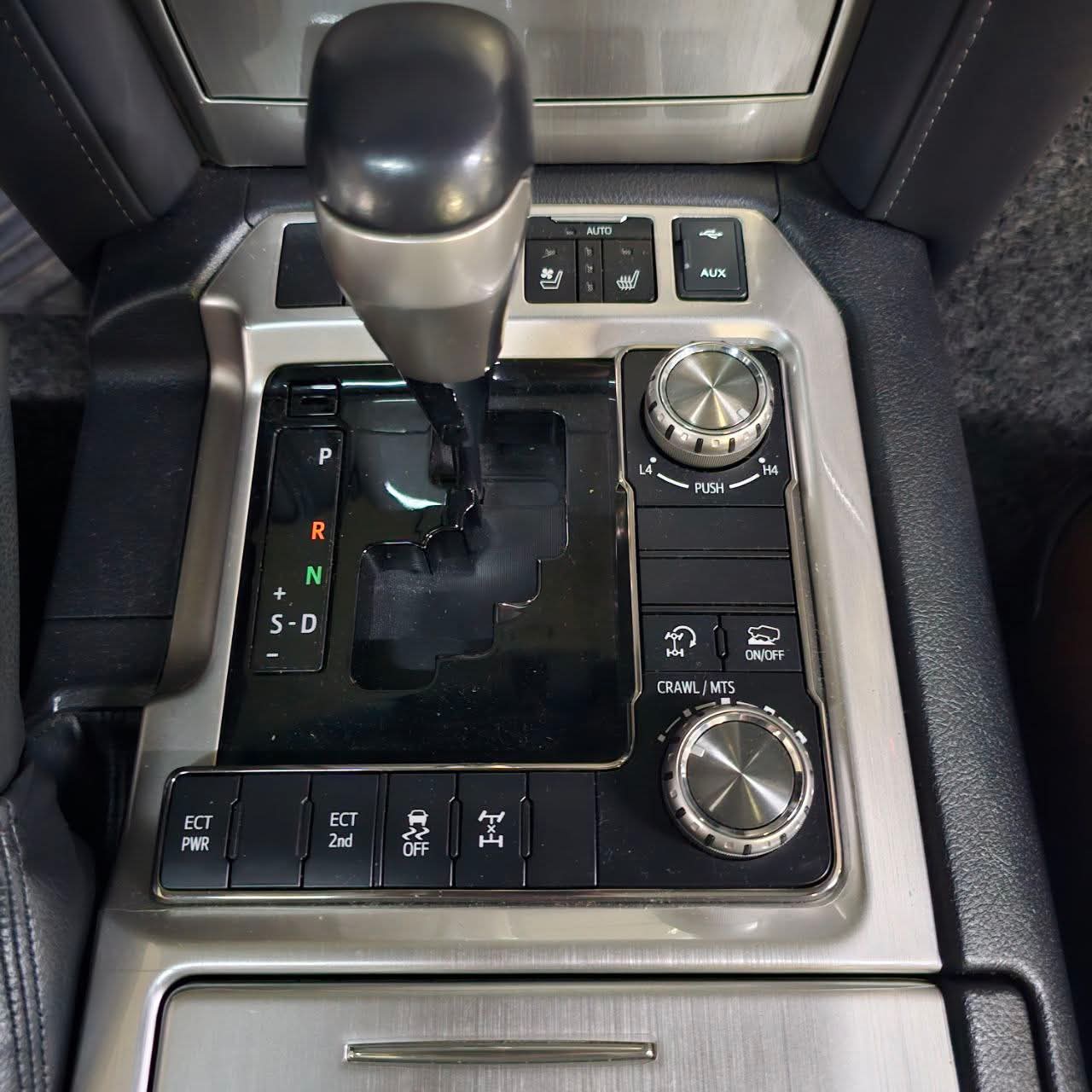 
								2018 Toyota Land Cruiser 200 VX Premium 4X4 4.5L V8 DSL AT SALE!!! full									