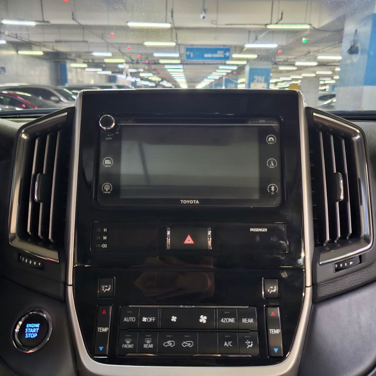 
								2018 Toyota Land Cruiser 200 VX Premium 4X4 4.5L V8 DSL AT SALE!!! full									