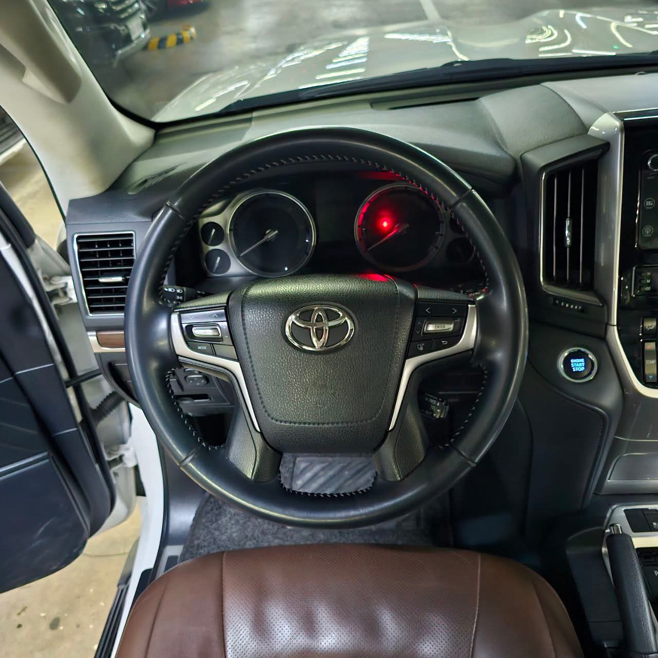 
								2018 Toyota Land Cruiser 200 VX Premium 4X4 4.5L V8 DSL AT SALE!!! full									