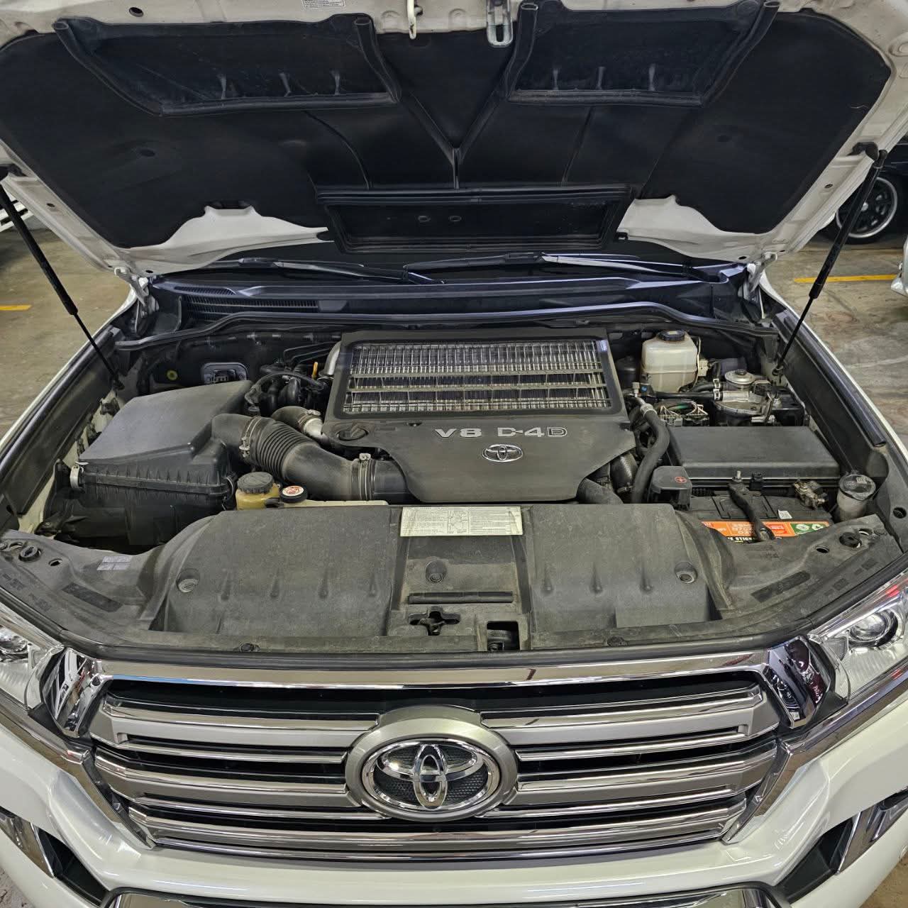 
								2018 Toyota Land Cruiser 200 VX Premium 4X4 4.5L V8 DSL AT SALE!!! full									
