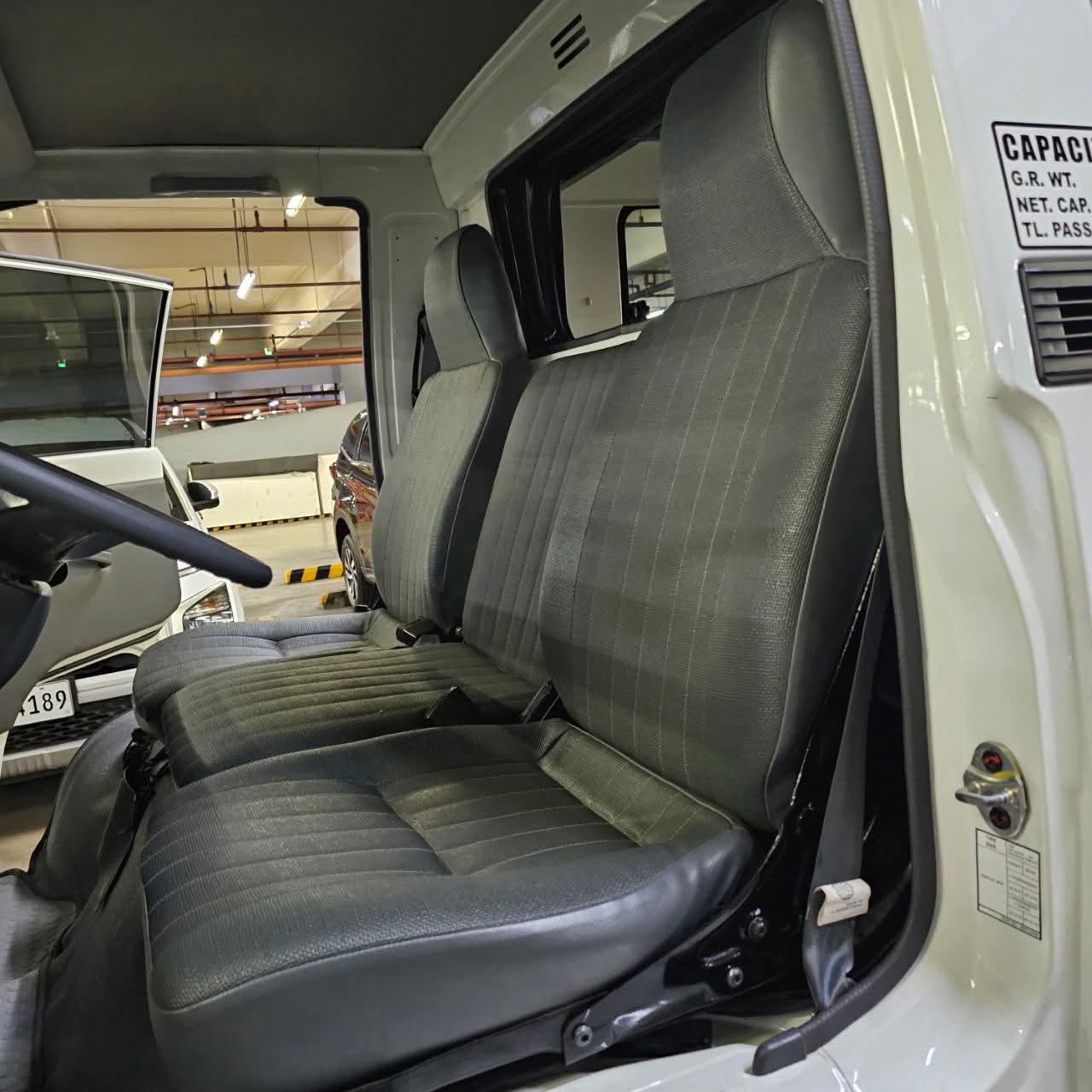 
								2024 Mitsubishi L300 CC Long FB Body 2.2L DSL MT full									