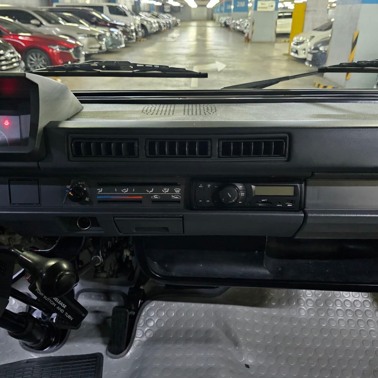 
								2024 Mitsubishi L300 CC Long FB Body 2.2L DSL MT full									