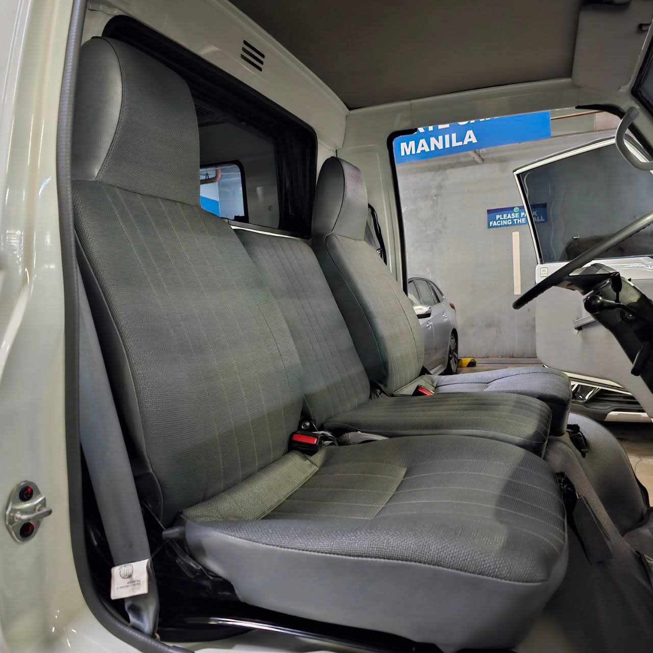 
								2024 Mitsubishi L300 CC Long FB Body 2.2L DSL MT full									