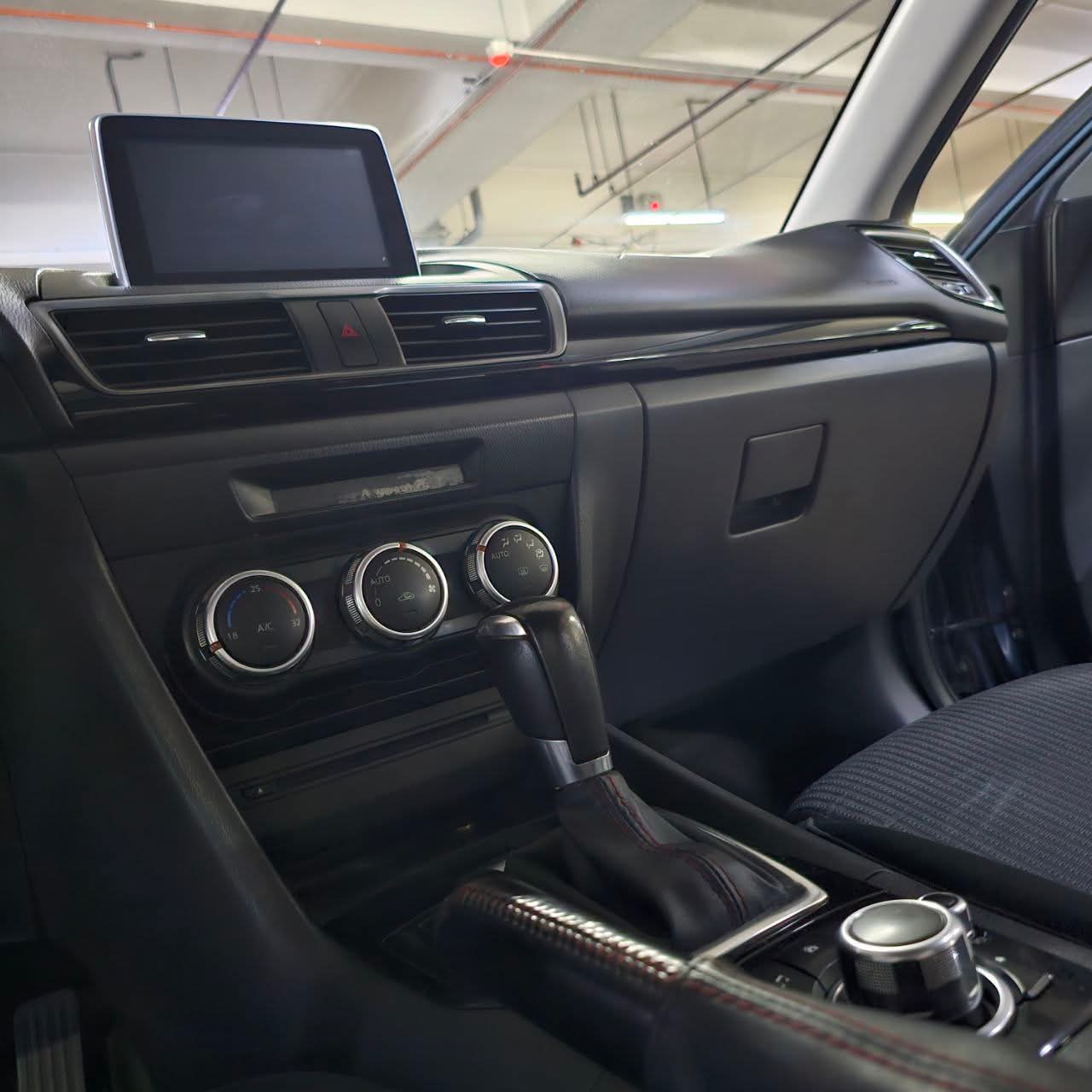 
								2016 Mazda 3 HB 1.5L AT full									