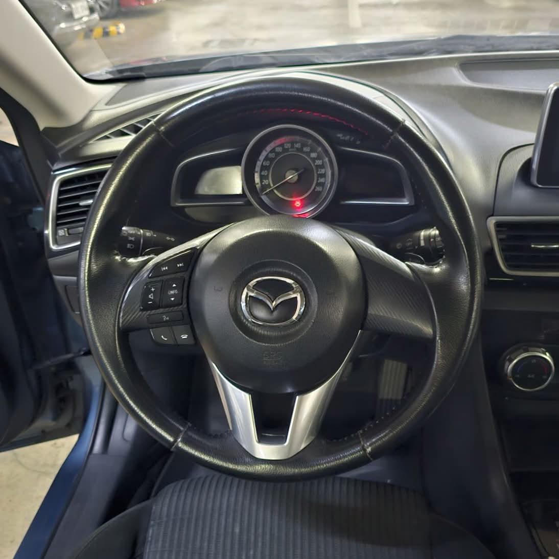 
								2016 Mazda 3 HB 1.5L AT full									