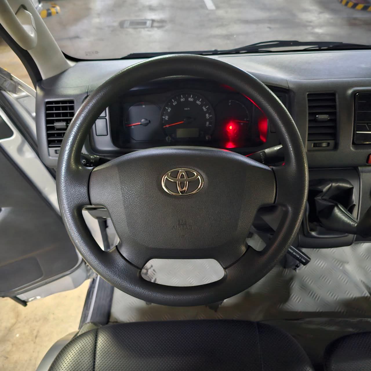 
								2021 Toyota Hiace Commuter 3.0L DSL MT SALE!!! full									
