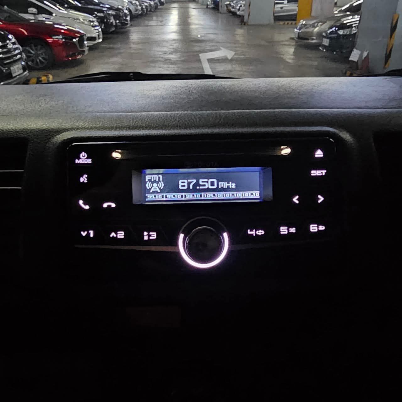 
								2021 Toyota Hiace Commuter 3.0L DSL MT SALE!!! full									