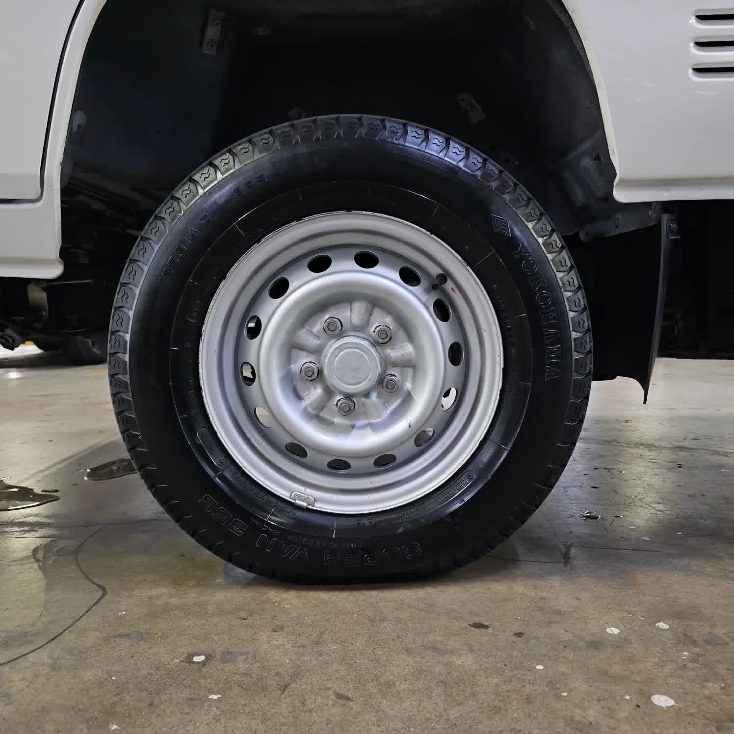 2024 Mitsubishi L300 CC Long FB Body 2.2L DSL MT