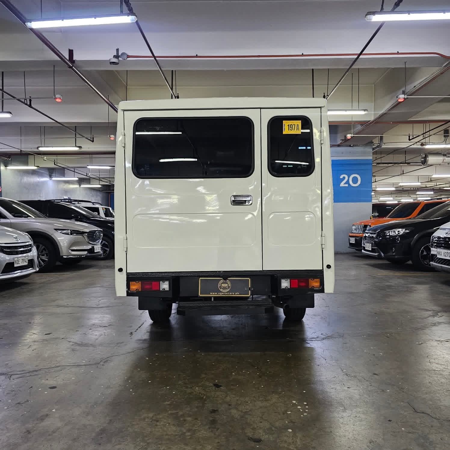 
								2024 Mitsubishi L300 CC Long FB Body 2.2L DSL MT full									