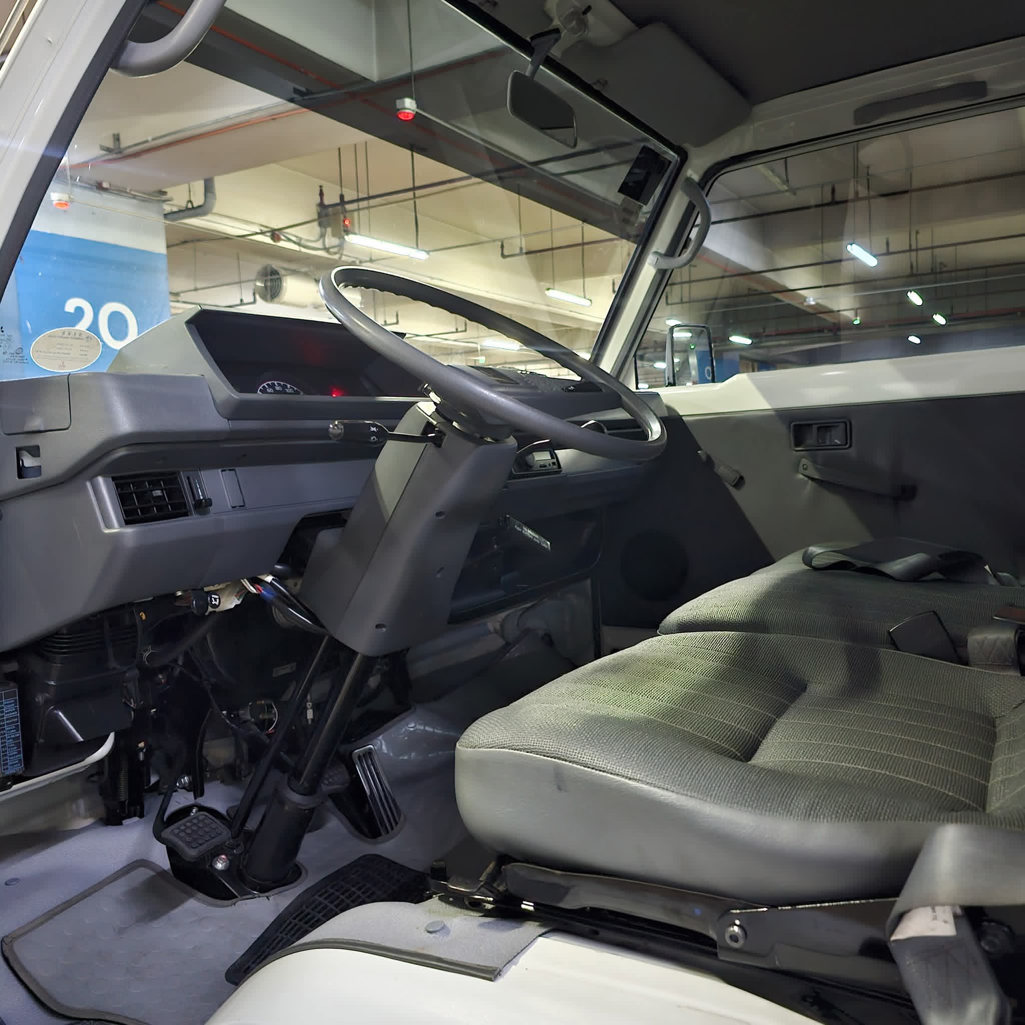 
								2024 Mitsubishi L300 CC Long FB Body 2.2L DSL MT full									