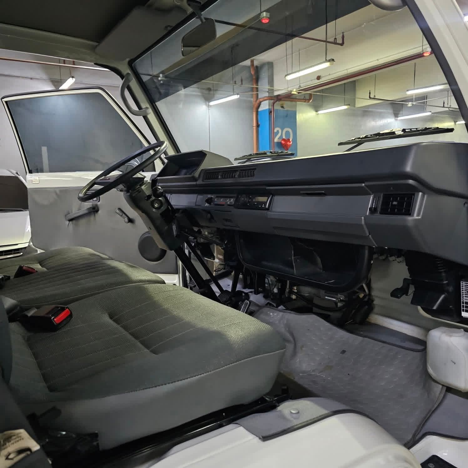 
								2024 Mitsubishi L300 CC Long FB Body 2.2L DSL MT full									