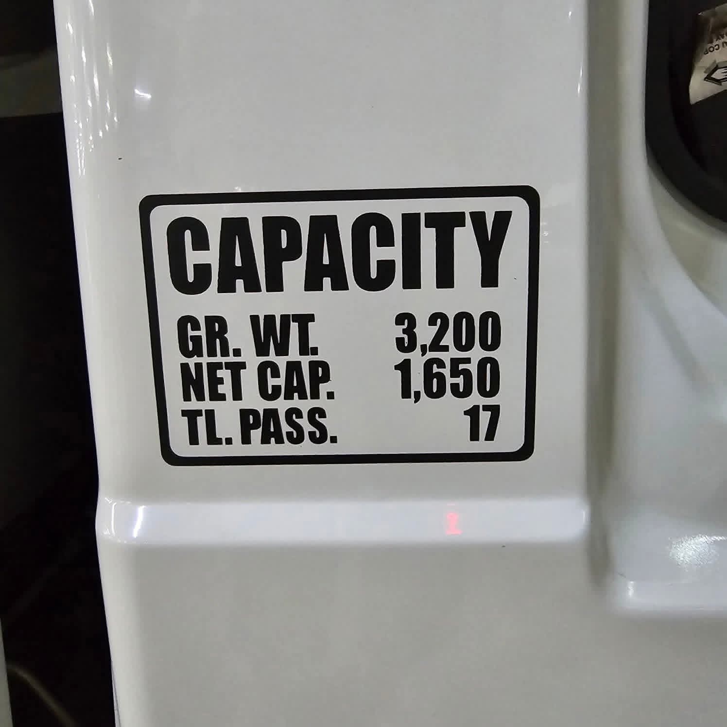 
								2024 Mitsubishi L300 CC Long FB Body 2.2L DSL MT full									