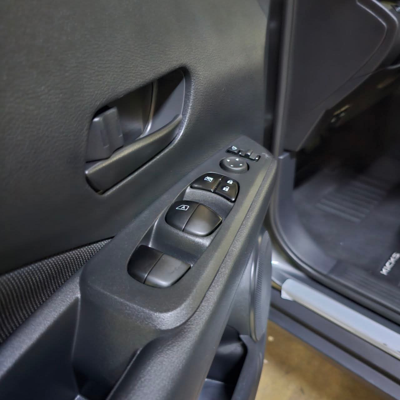 
								2025 Nissan Kicks 1.2L E-Power VE AT full									
