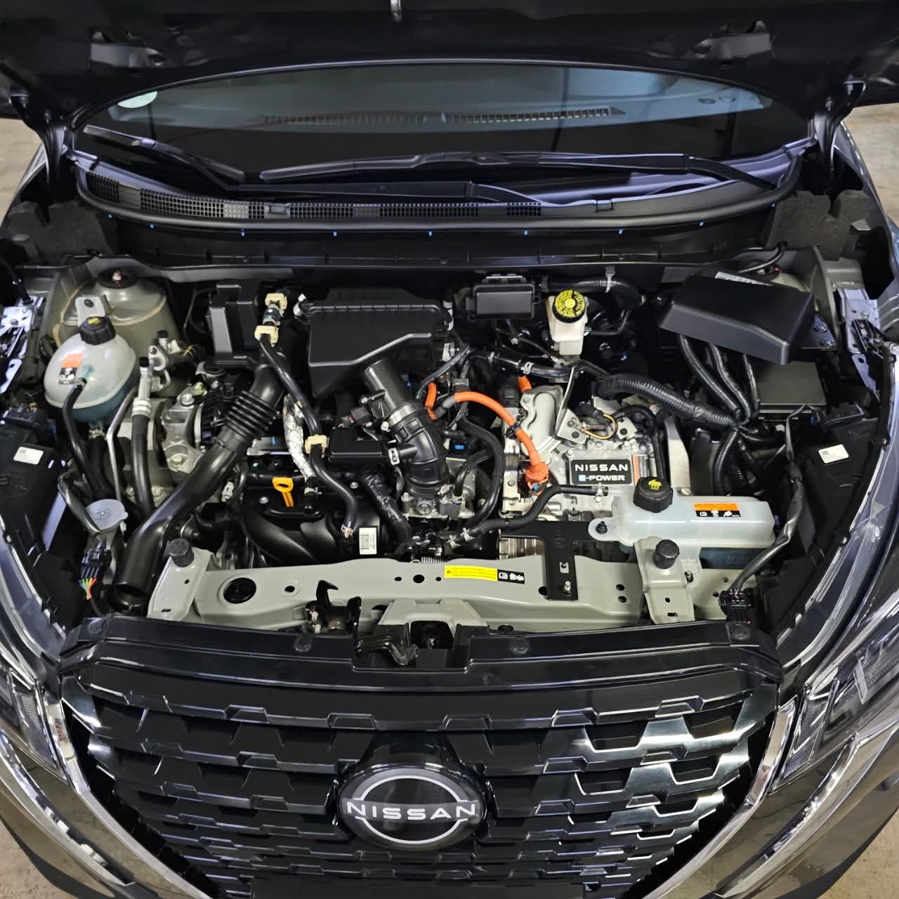 
								2025 Nissan Kicks 1.2L E-Power VE AT full									