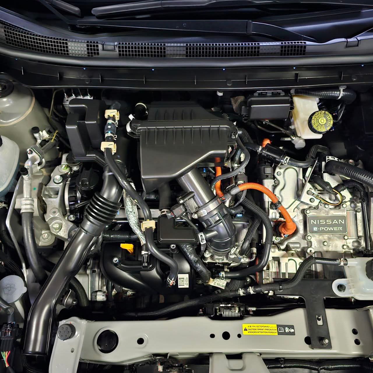 
								2025 Nissan Kicks 1.2L E-Power VE AT full									