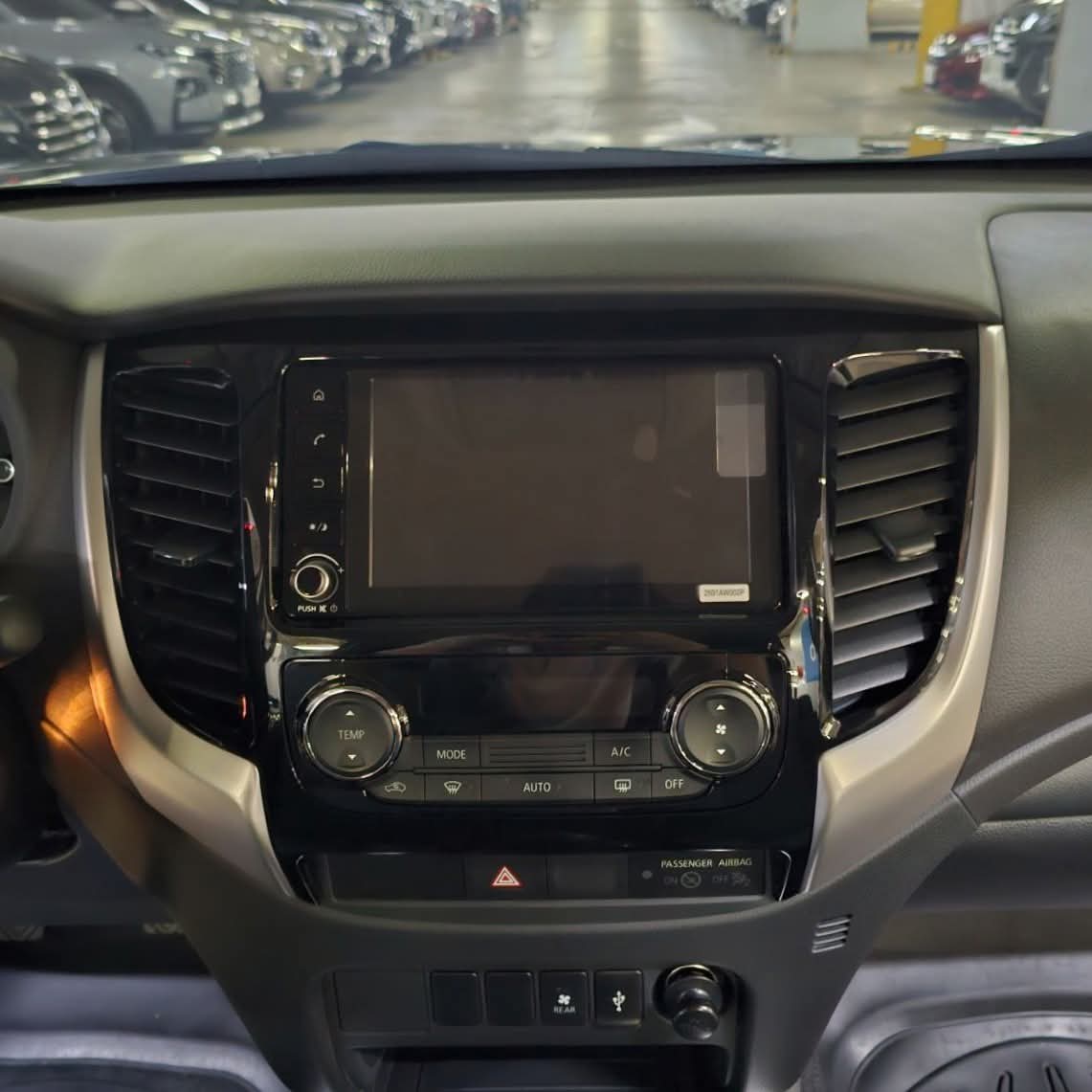 
								2025 Mitsubishi Montero Sports GLX 2.4L DSL MT full									