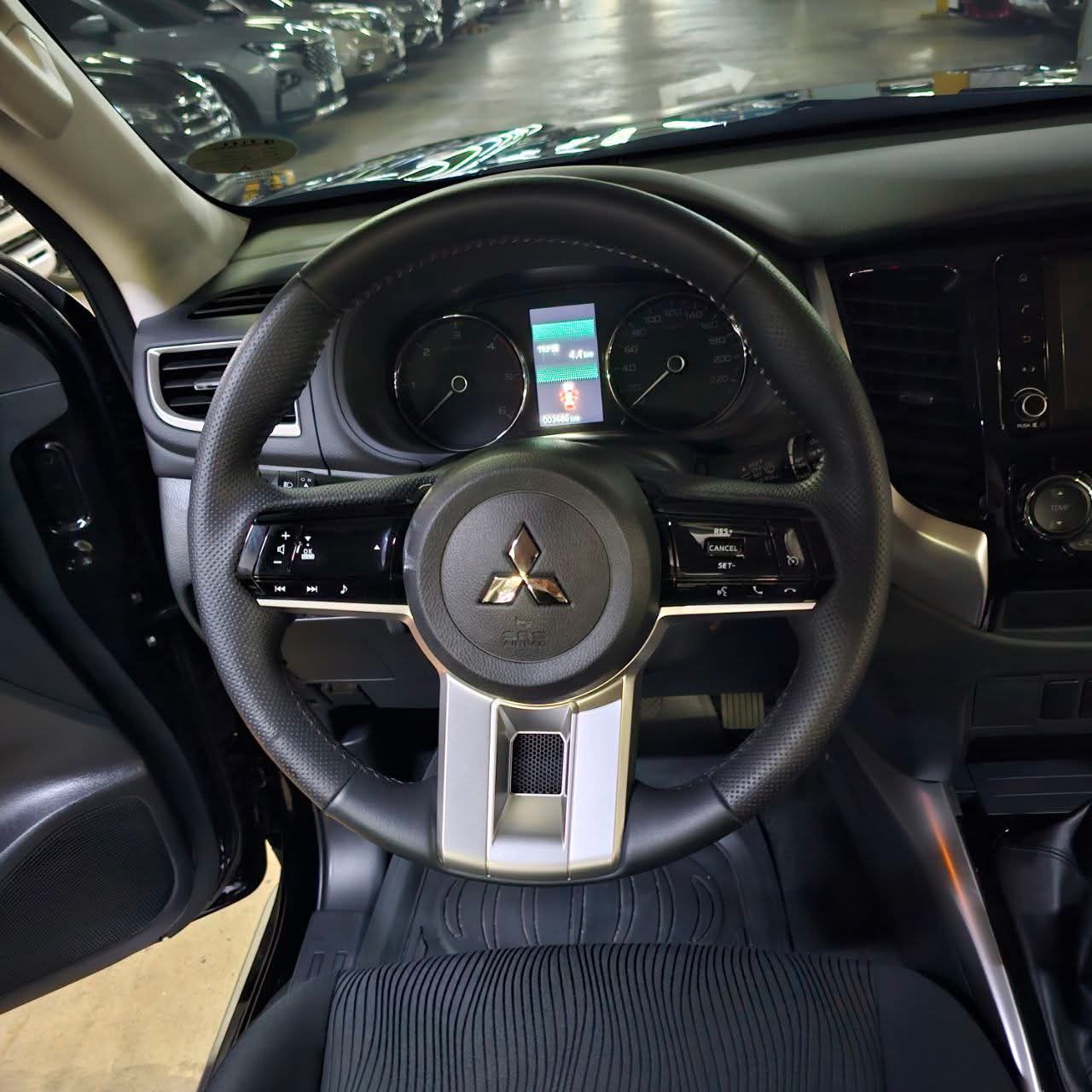 
								2025 Mitsubishi Montero Sports GLX 2.4L DSL MT full									