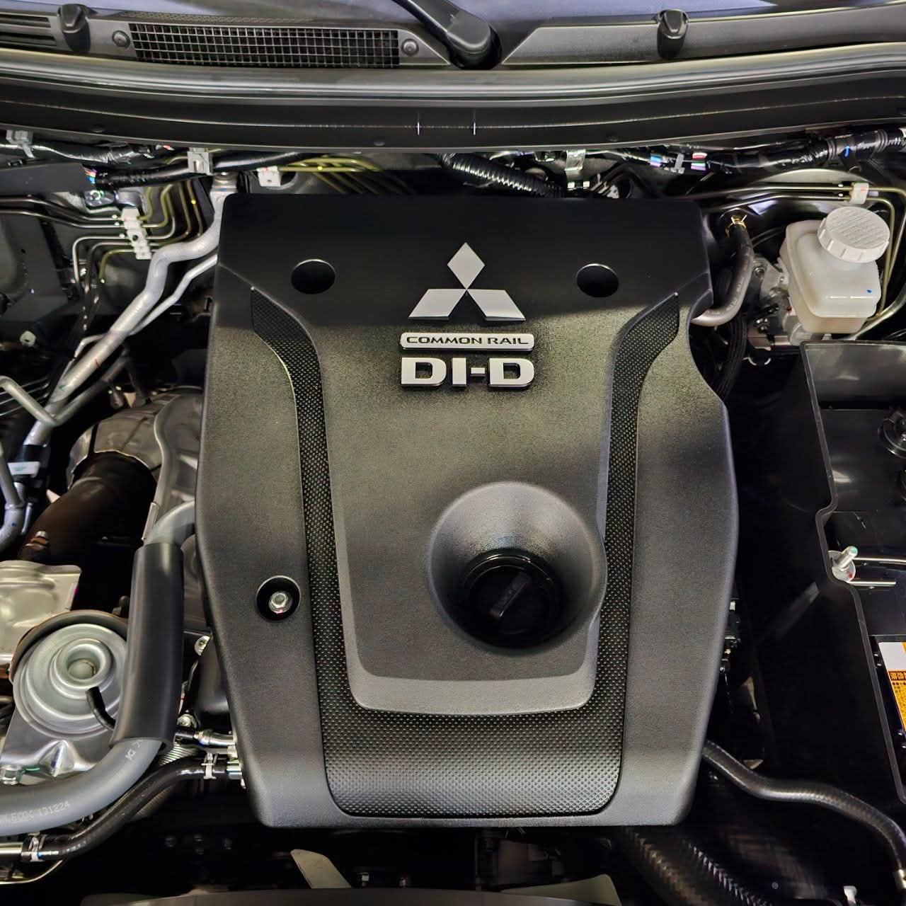 
								2025 Mitsubishi Montero Sports GLX 2.4L DSL MT full									
