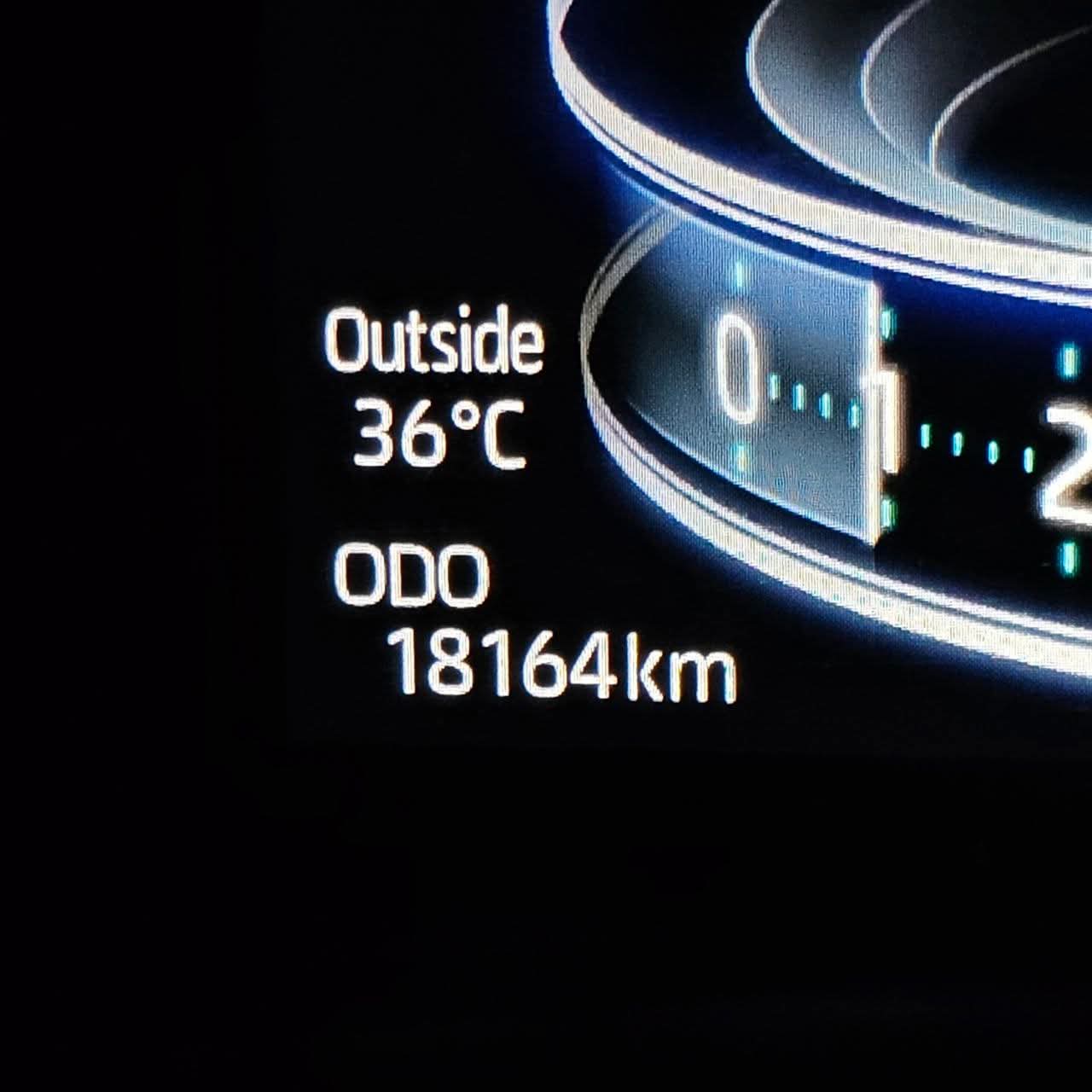 
								2023 Toyota Veloz G 1.5L CVT AT full									