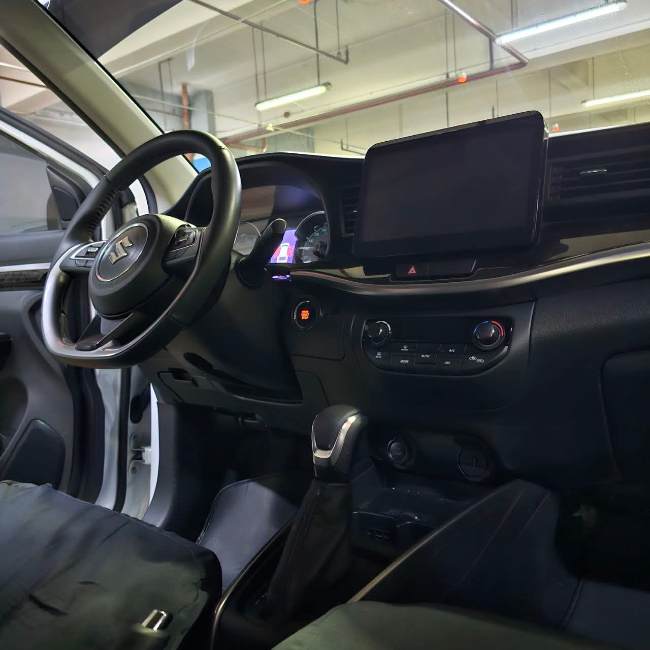 
								2025 Suzuki XL7 1.5L Hybrid AT full									