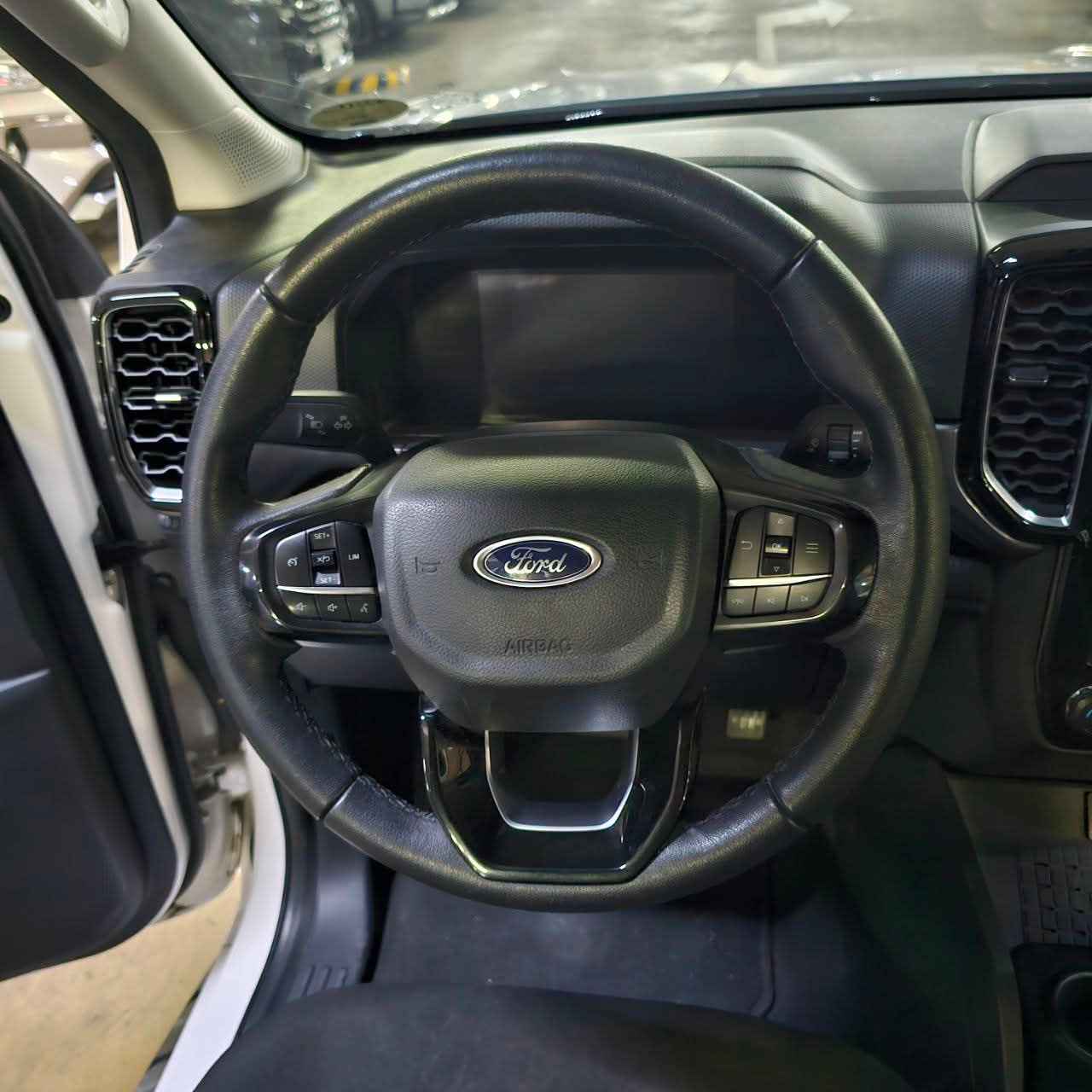 
								2025 Ford Ranger Turbo XLT 2.0L 4X2 DSL 6AT full									