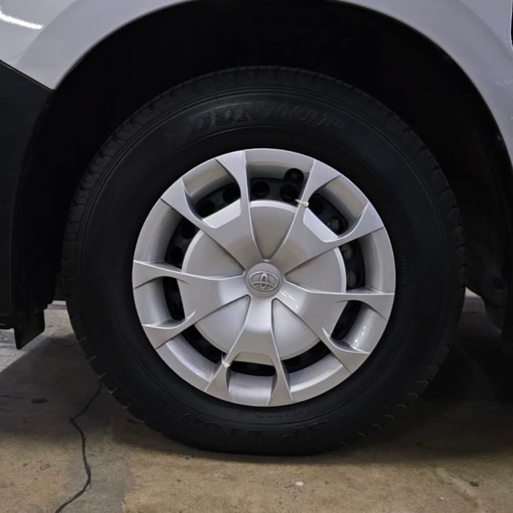 
								2024 Toyota Hiace Commuter Deluxe 2.8L DSL MT full									