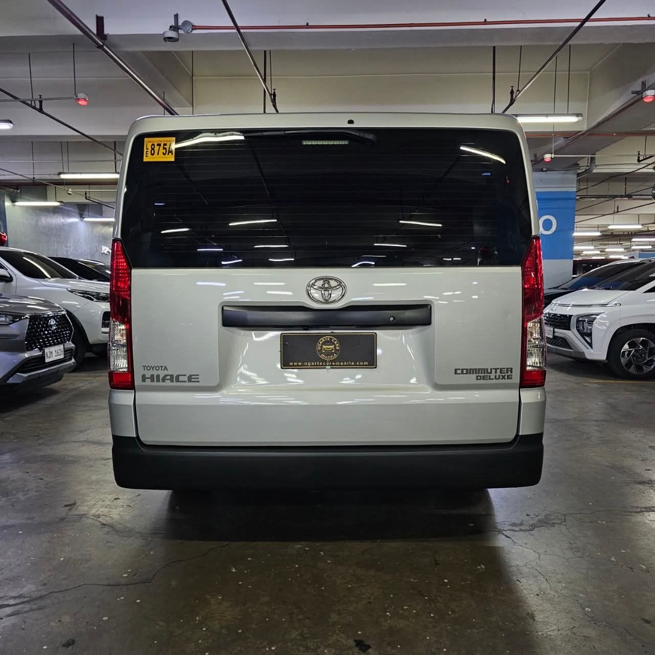 
								2024 Toyota Hiace Commuter Deluxe 2.8L DSL MT full									