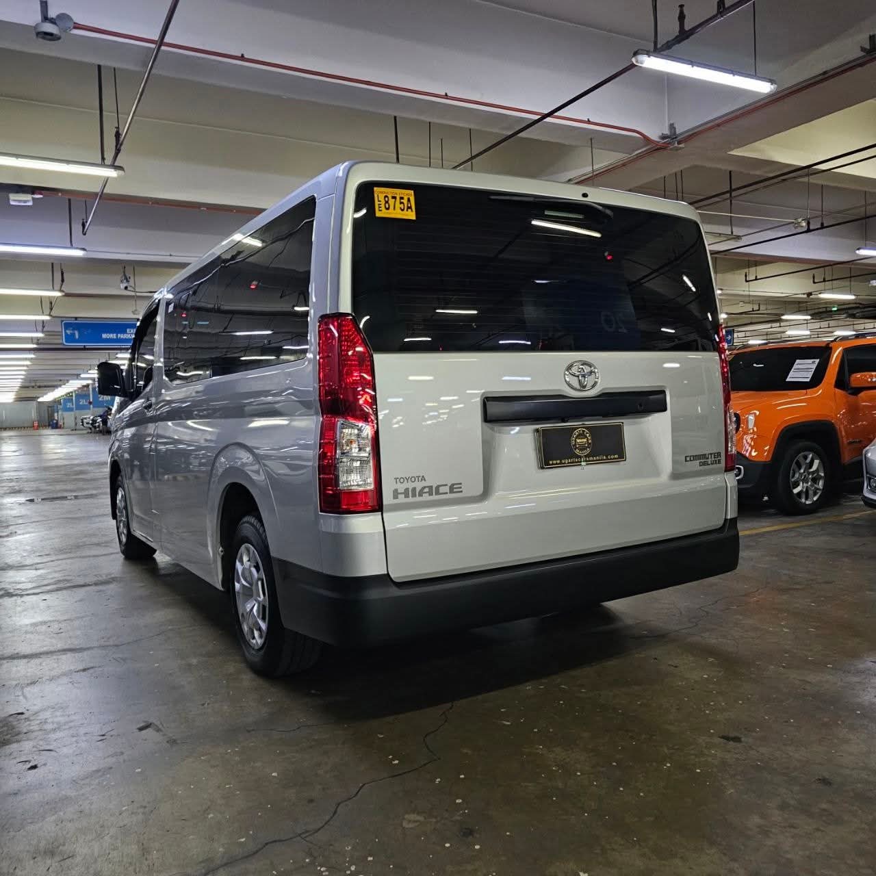 
								2024 Toyota Hiace Commuter Deluxe 2.8L DSL MT full									