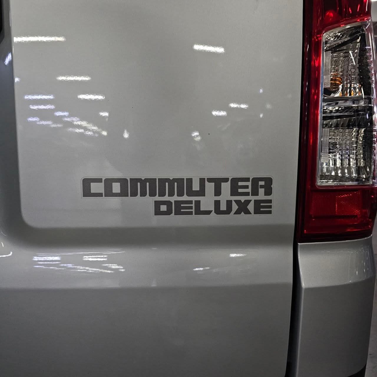 
								2024 Toyota Hiace Commuter Deluxe 2.8L DSL MT full									