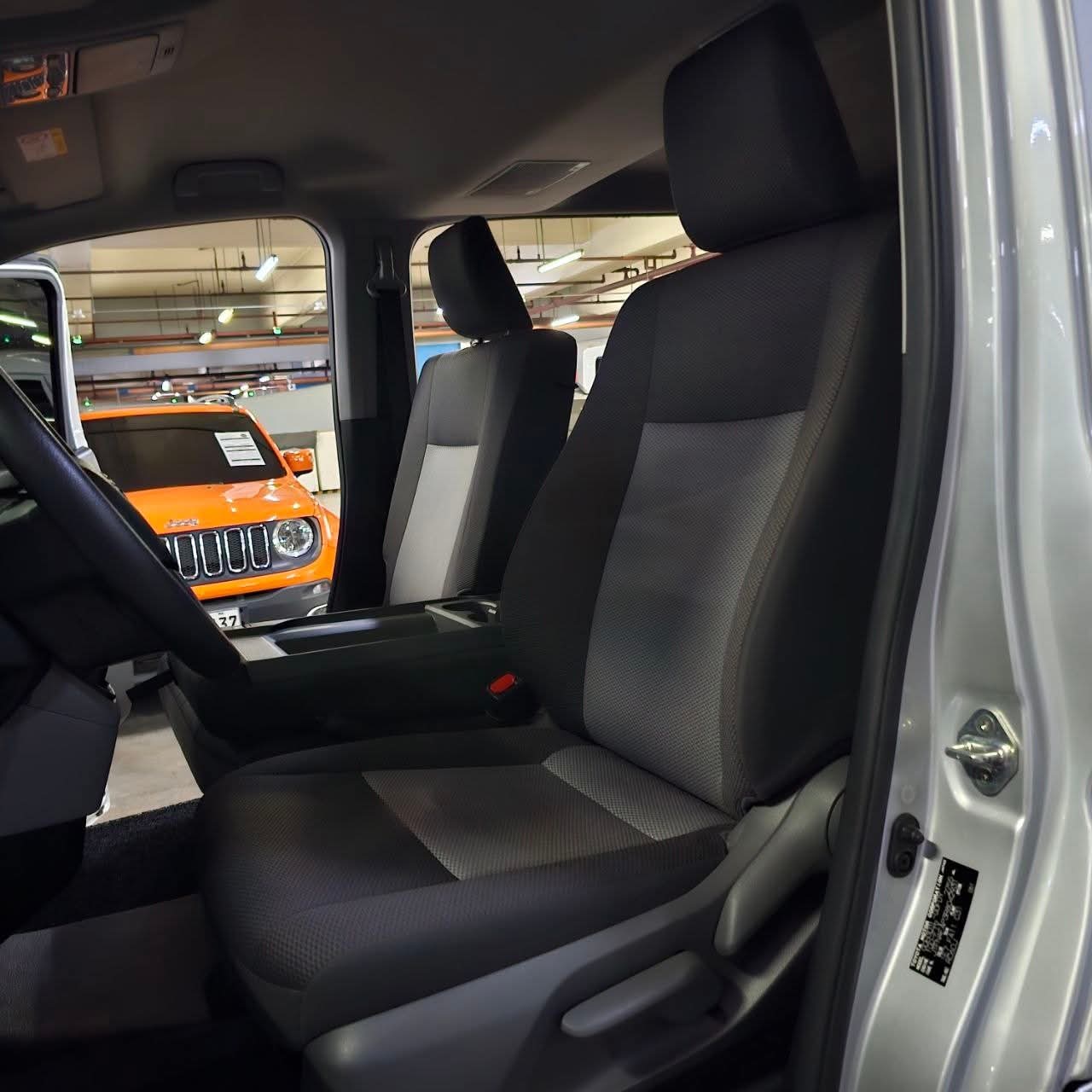 
								2024 Toyota Hiace Commuter Deluxe 2.8L DSL MT full									