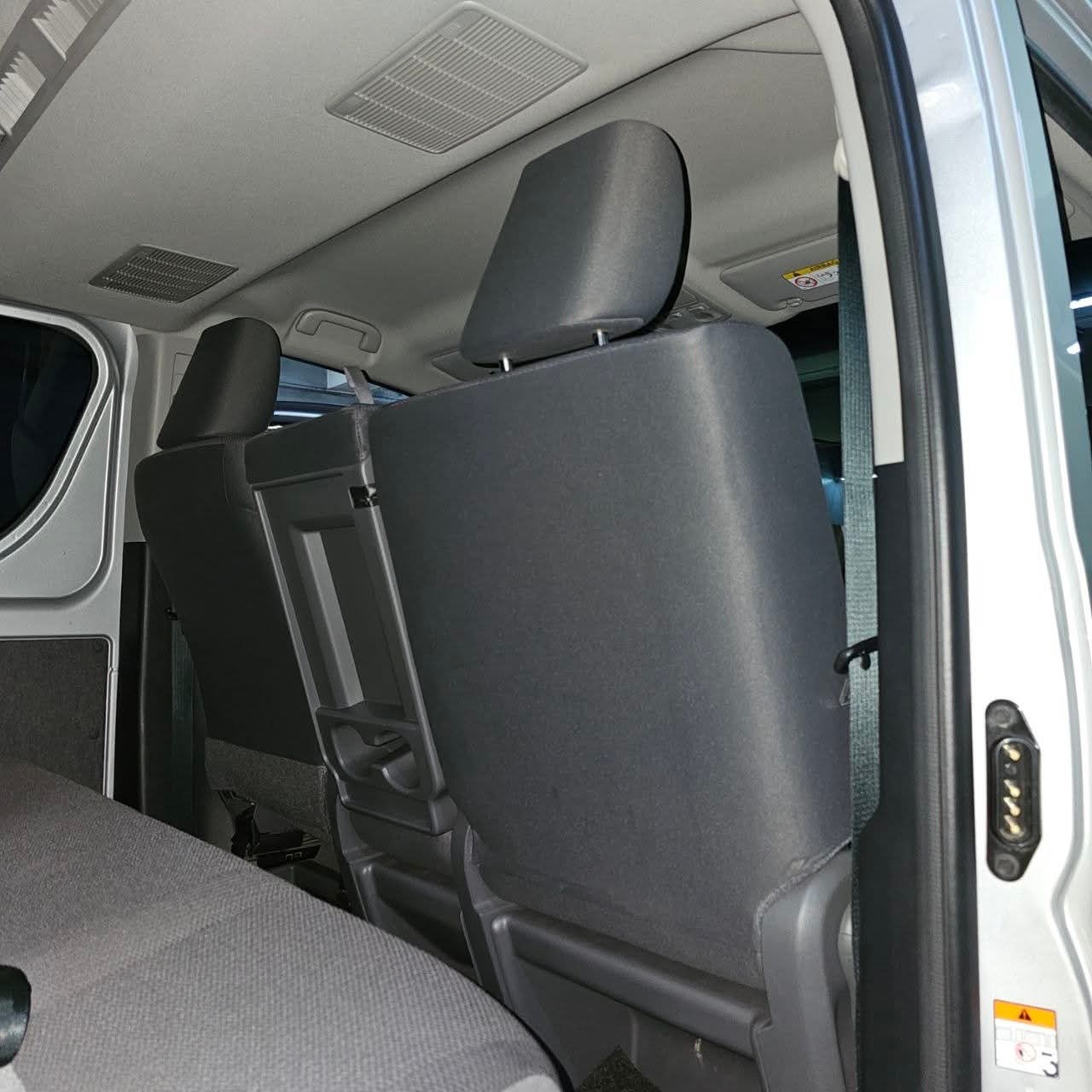 
								2024 Toyota Hiace Commuter Deluxe 2.8L DSL MT full									