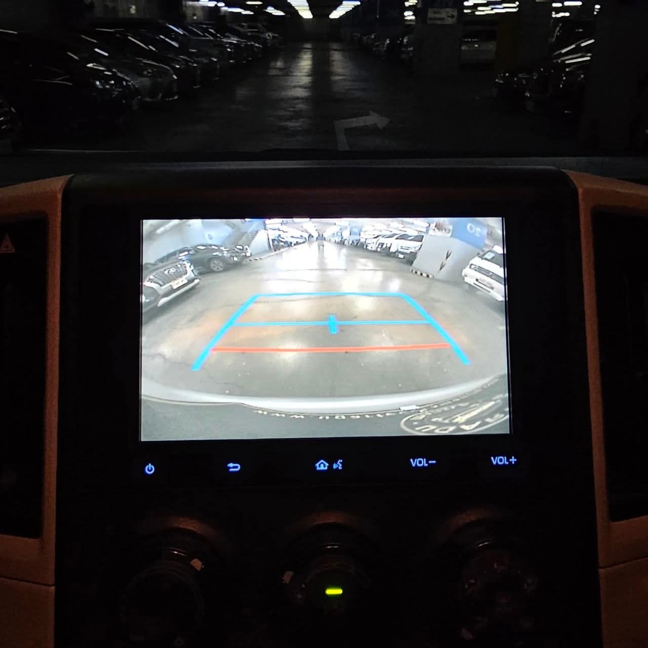 
								2024 Toyota Hiace Commuter Deluxe 2.8L DSL MT full									